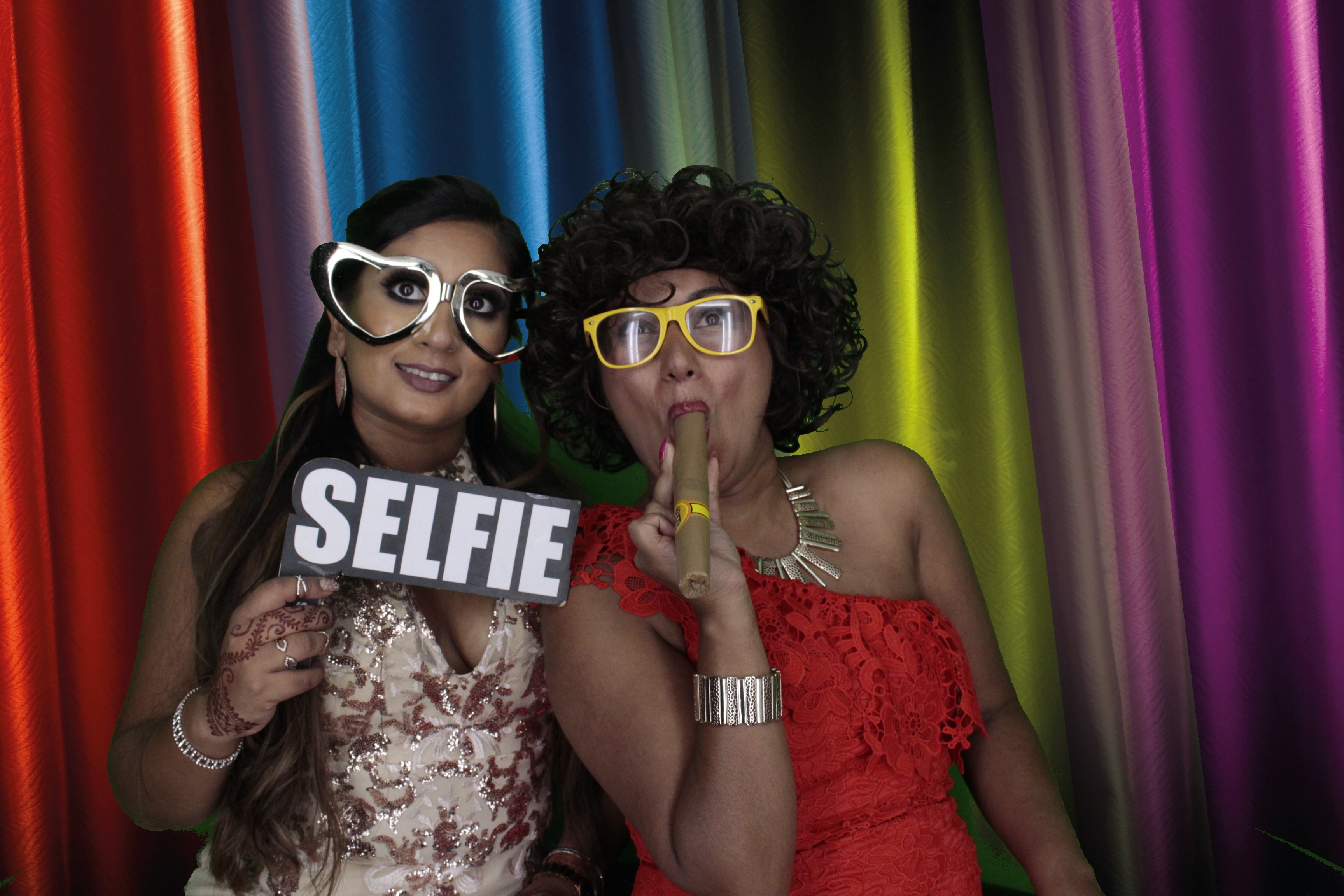 Bhavin & Yasmin’s Wedding | View more photos from the event at gallery.myphotoboothexperience.co.uk/u/MyPhotoBoothExperienceLtd/Bhavin-Yasmin’s-Wedding